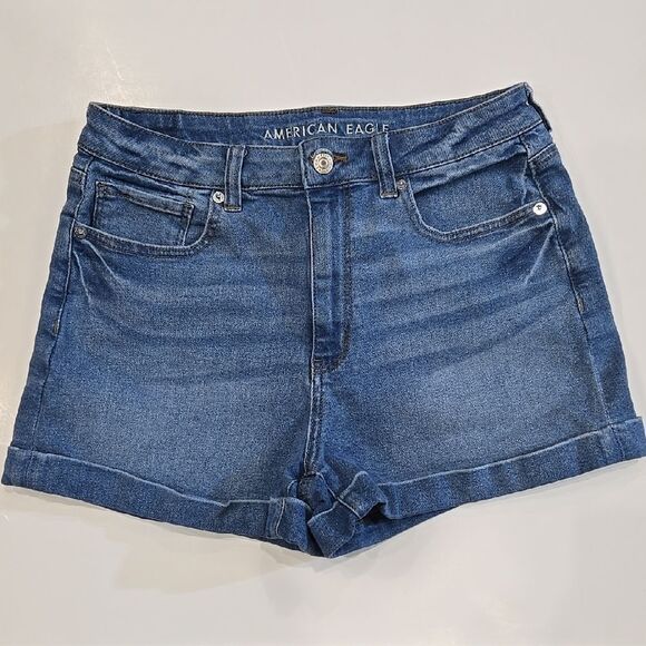 American Eagle Mom Short Stretch Cuffed High Rise Medium Wash 2020 Size 6 - Picture 1 of 10